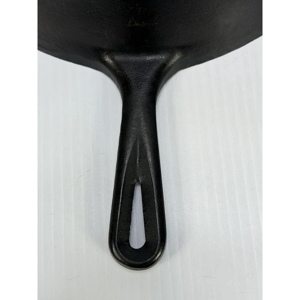 Vintage #8 Unmarked Lodge Cast Iron Skillet 3 Notch‎ Heat Ring Restored Seasoned
